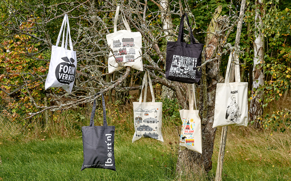 We now want to introduce our latest product in our range, the printed bag!